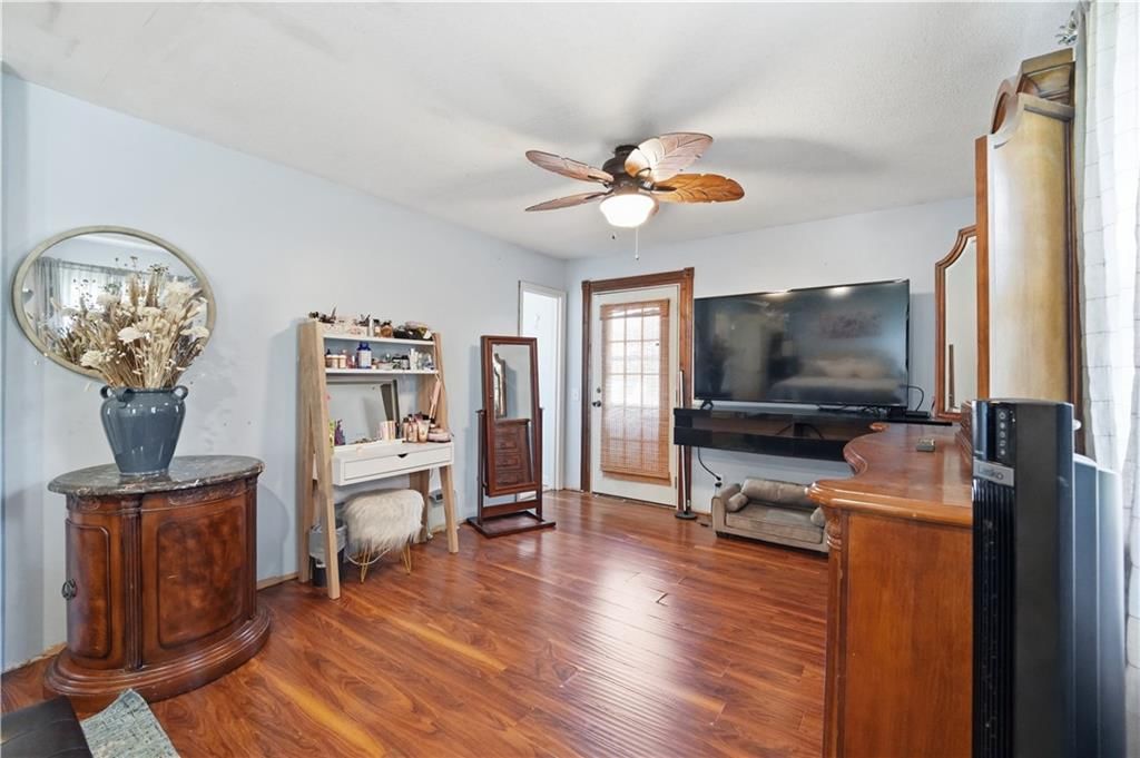 914 Gregory Street — photo 32
