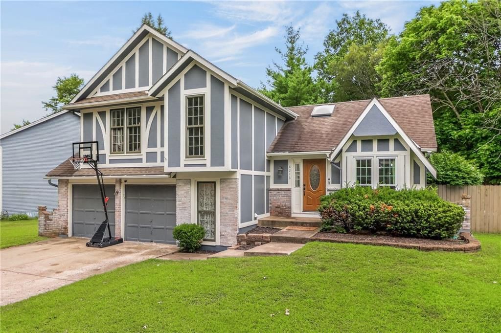 8216 NW Delta Drive — photo 3