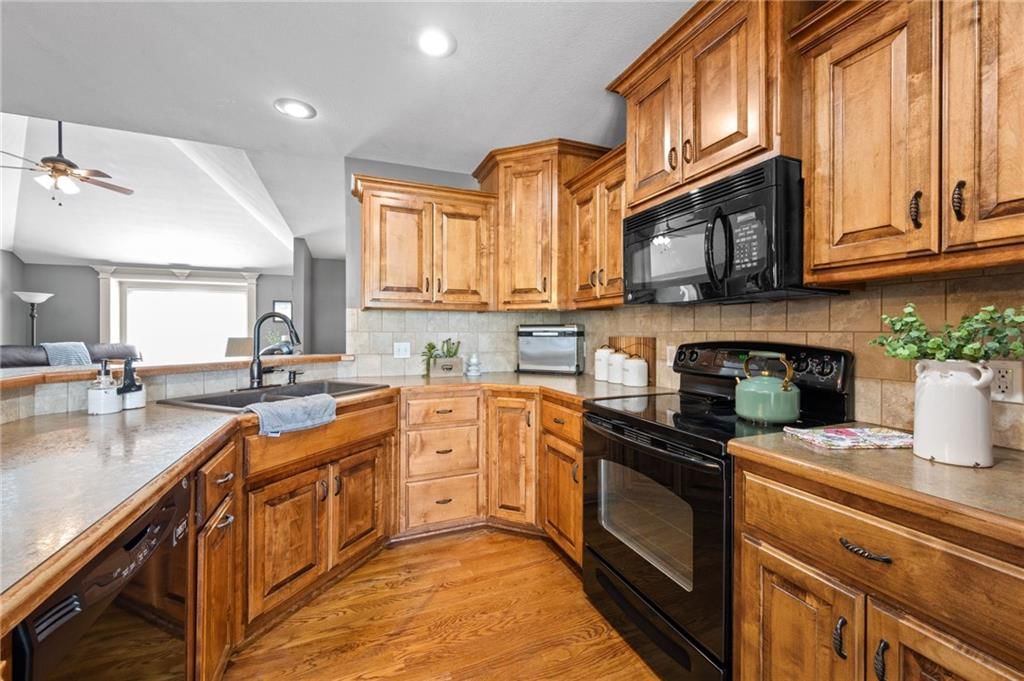 911 Chisam Road — photo 11