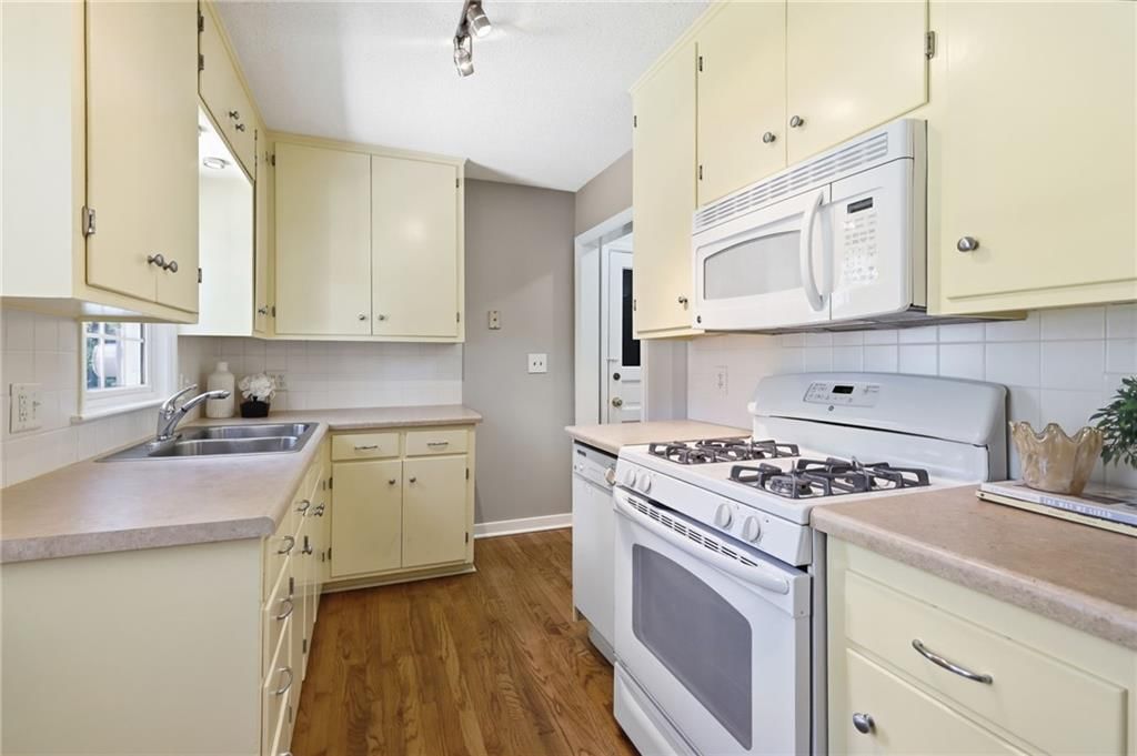 2610 W 79th Street — photo 17