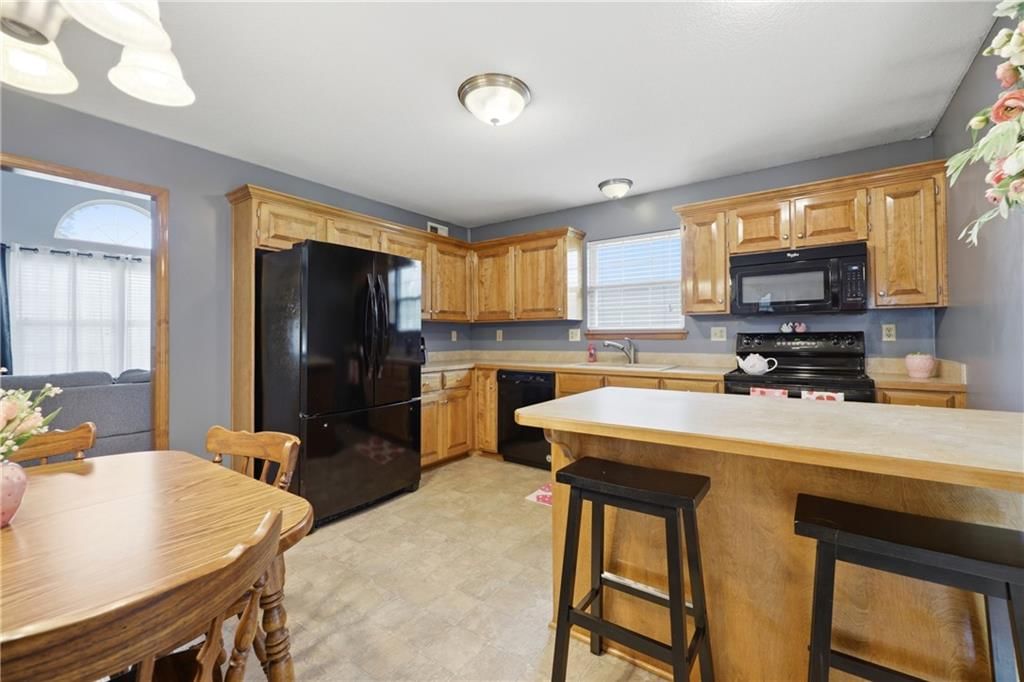 309 E Phillips Street — photo 4