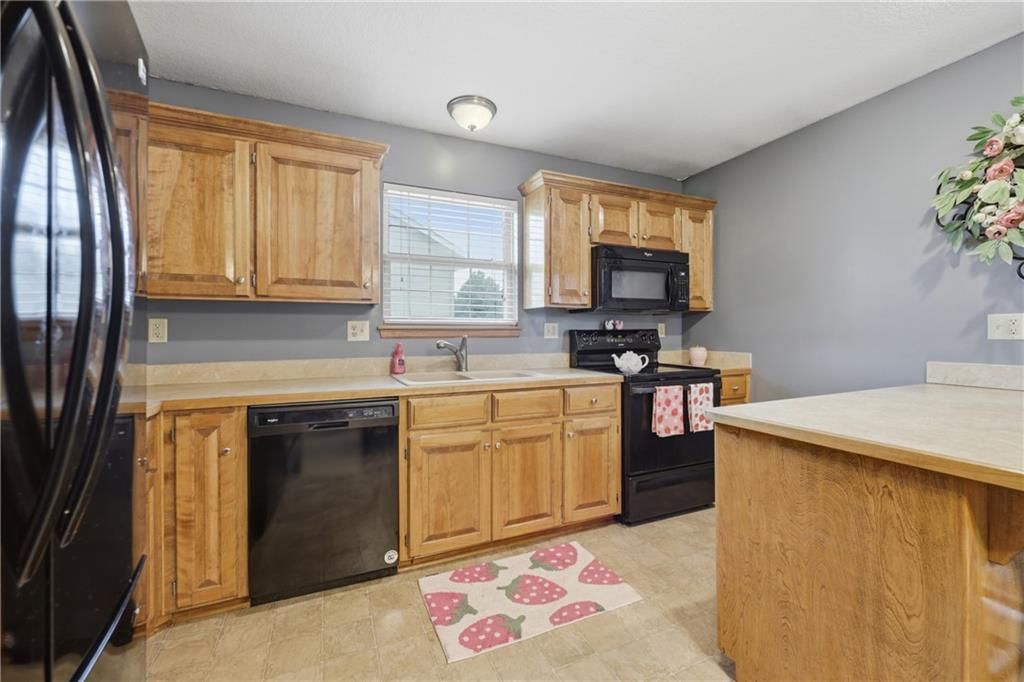 309 E Phillips Street — photo 6