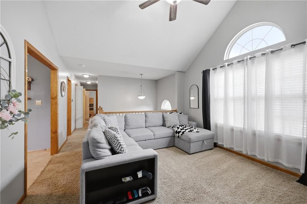309 E Phillips Street — photo 8