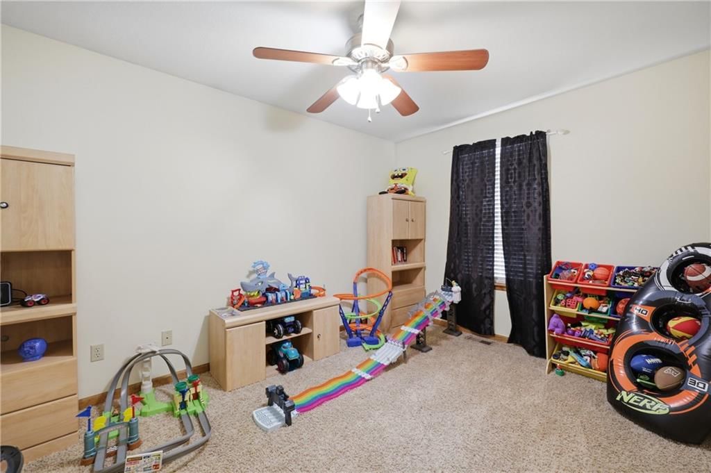 309 E Phillips Street — photo 16