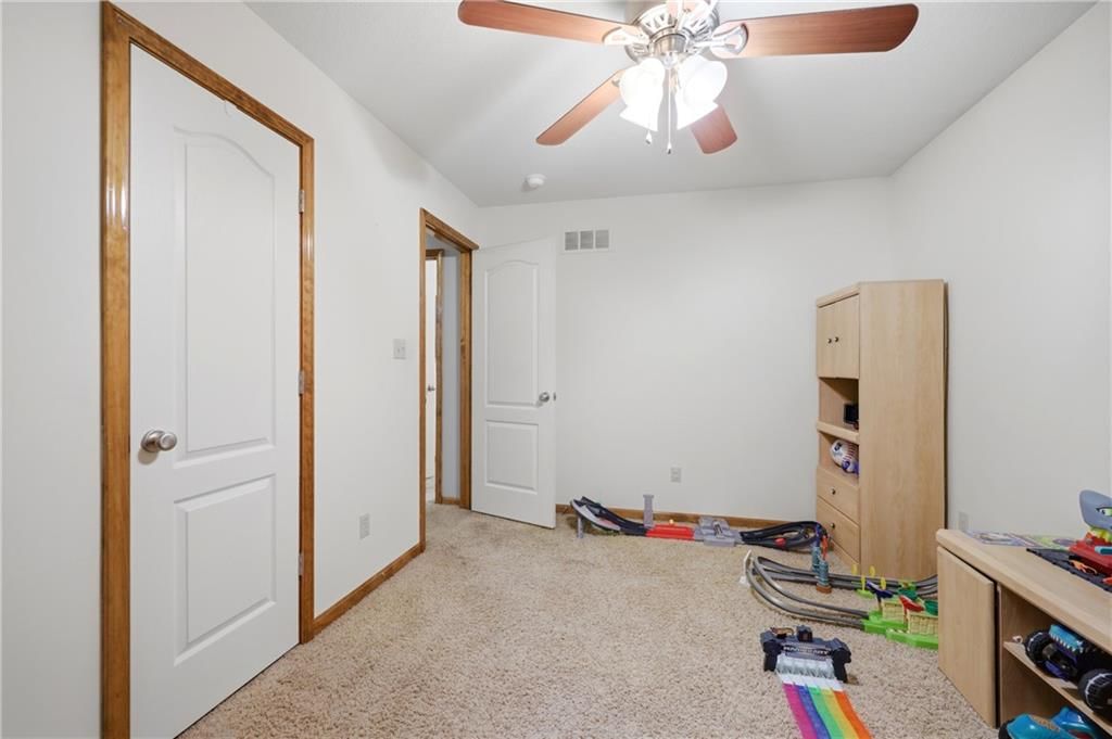 309 E Phillips Street — photo 17