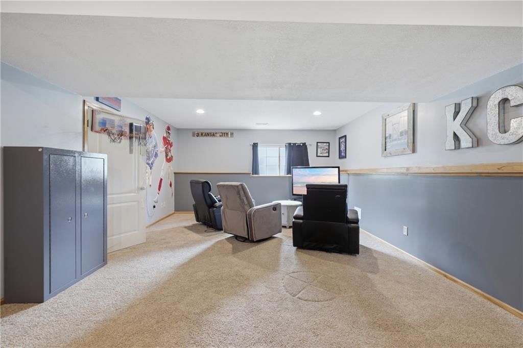 309 E Phillips Street — photo 20