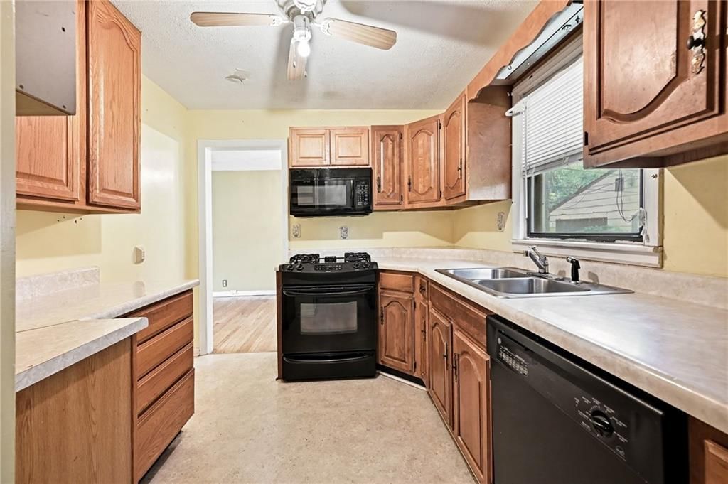 2449 S 49th Terrace — photo 5