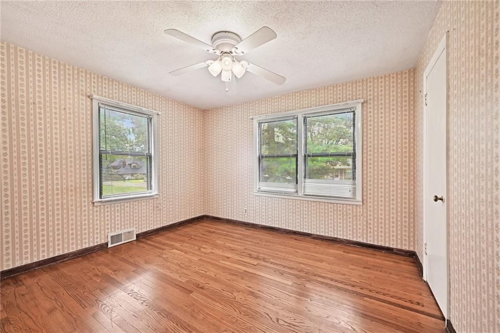 2449 S 49th Terrace — photo 8