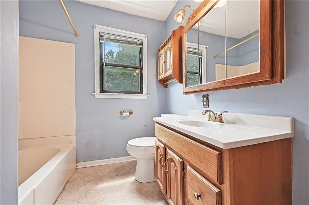 2449 S 49th Terrace — photo 9