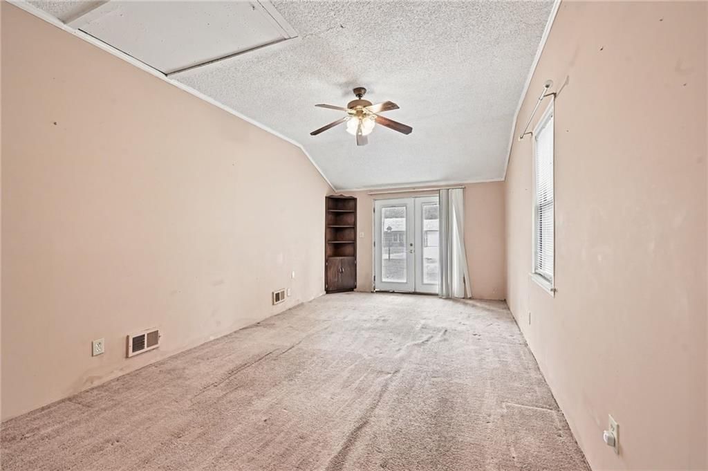 2449 S 49th Terrace — photo 10