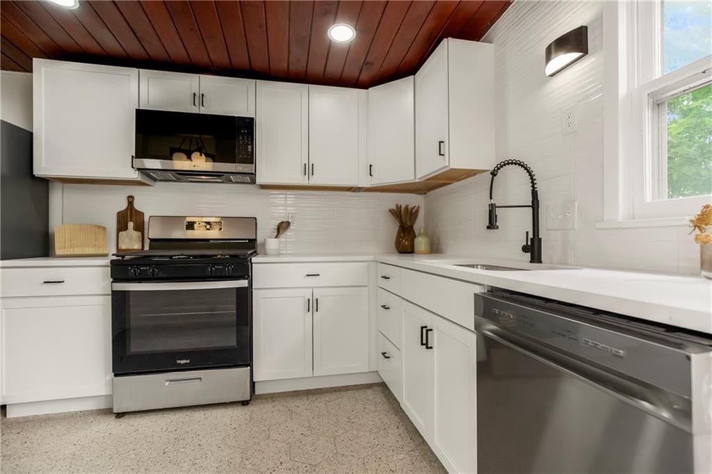 11120 E 35th Terrace — photo 3