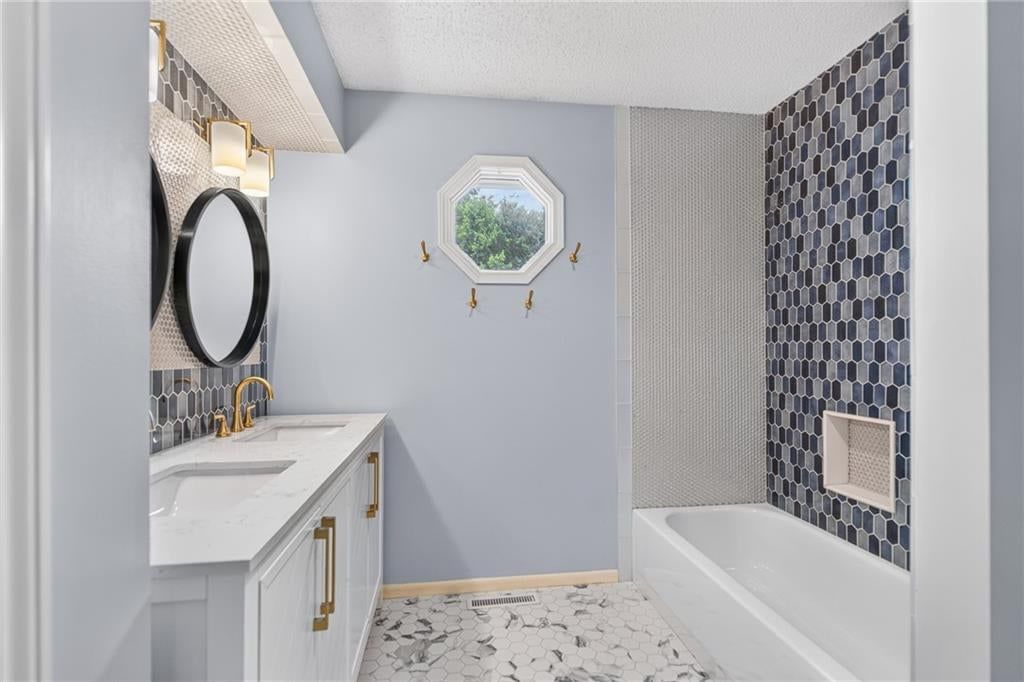 9109 W 126th Terrace — photo 36