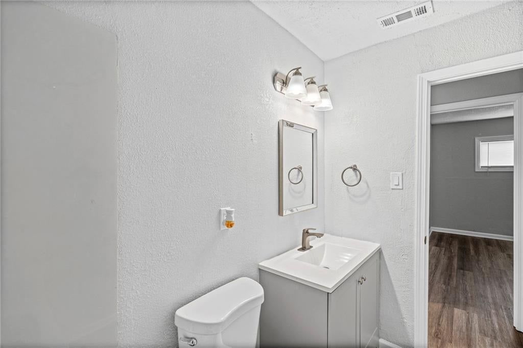 Photo 20 of 29 - 9122 Askew Avenue, Kansas City, MO 64132