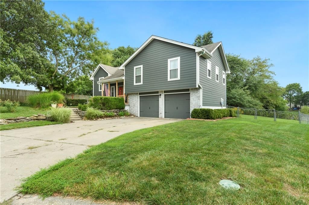 906 Fairview Circle — photo 1