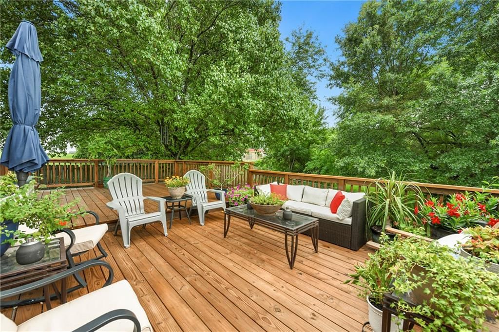 906 Fairview Circle — photo 4