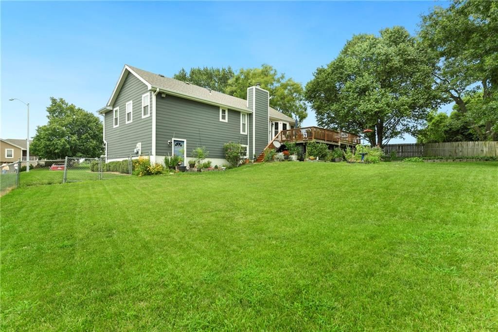906 Fairview Circle — photo 10