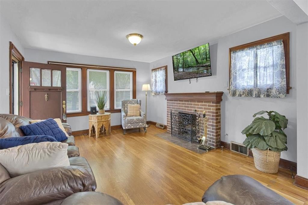 824 E 23rd Avenue — photo 9