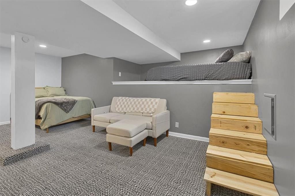 824 E 23rd Avenue — photo 35