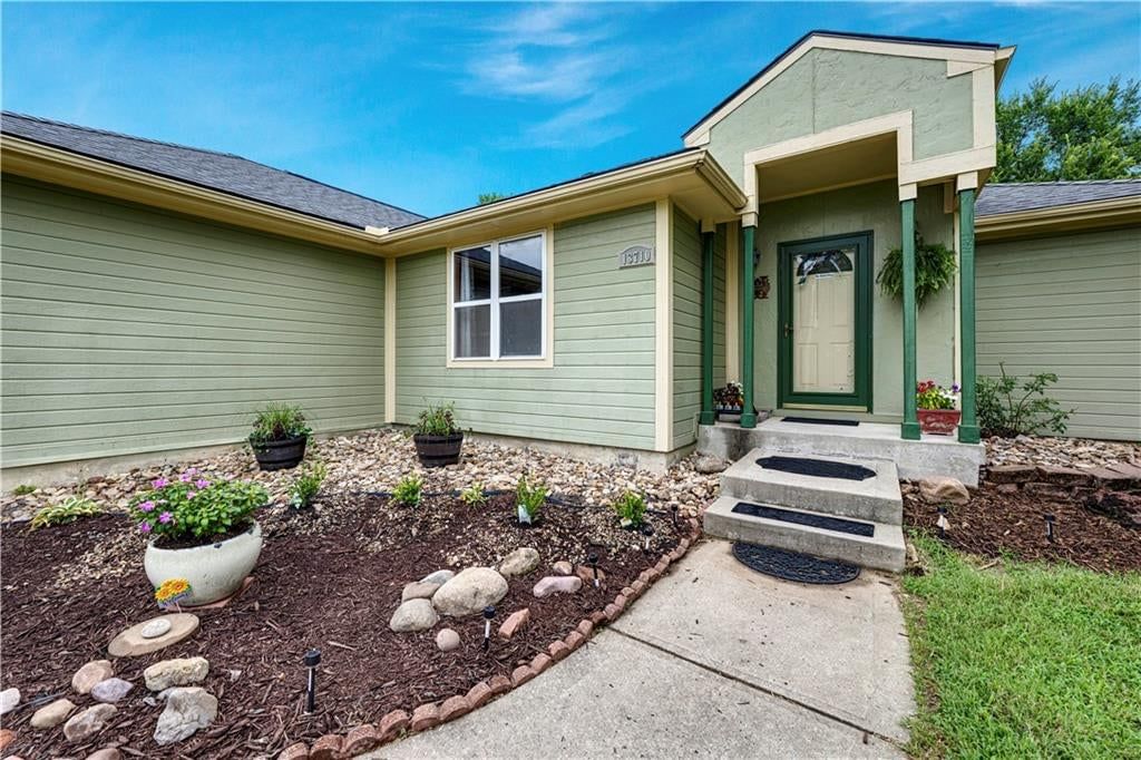 13710 Barber Avenue — photo 1
