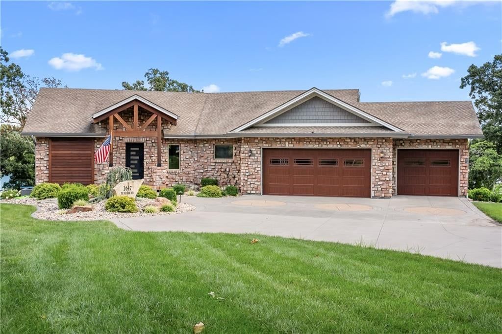 1647 NE Ozark Drive — photo 1