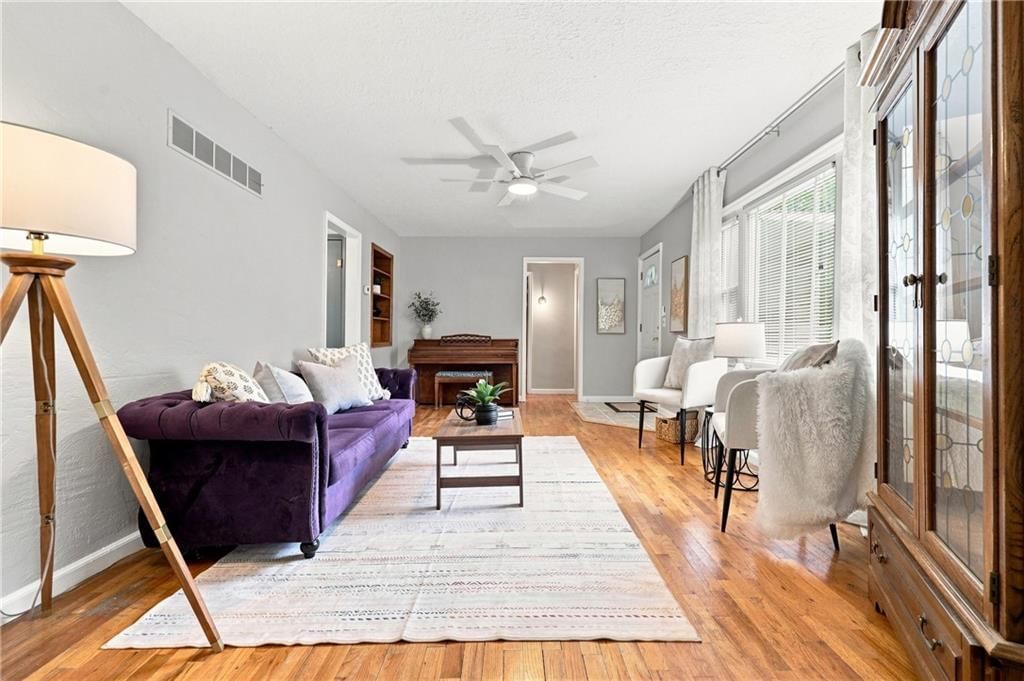 1007 S Logan Avenue — photo 4