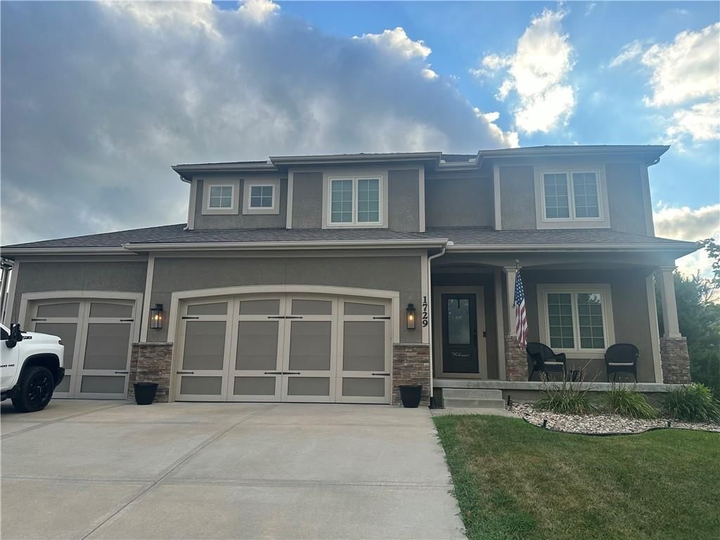 1729 Cambridge Circle — photo 1