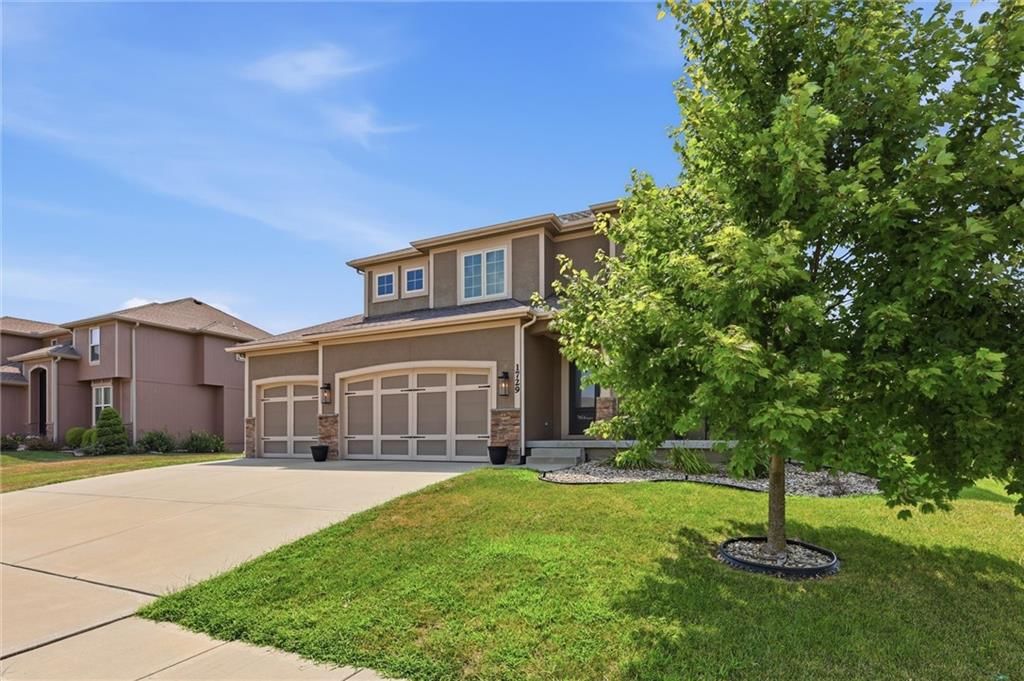 1729 Cambridge Circle — photo 3