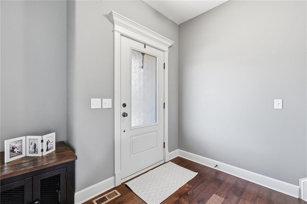 1729 Cambridge Circle — photo 5