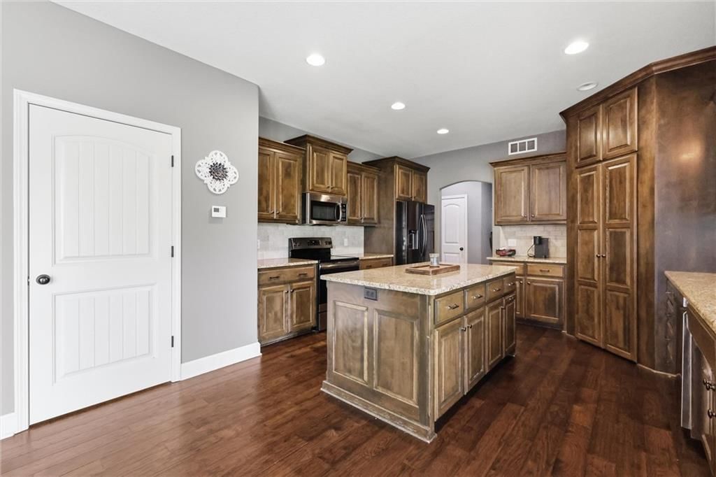 1729 Cambridge Circle — photo 10