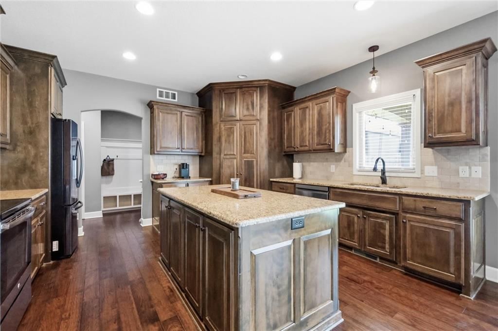 1729 Cambridge Circle — photo 11