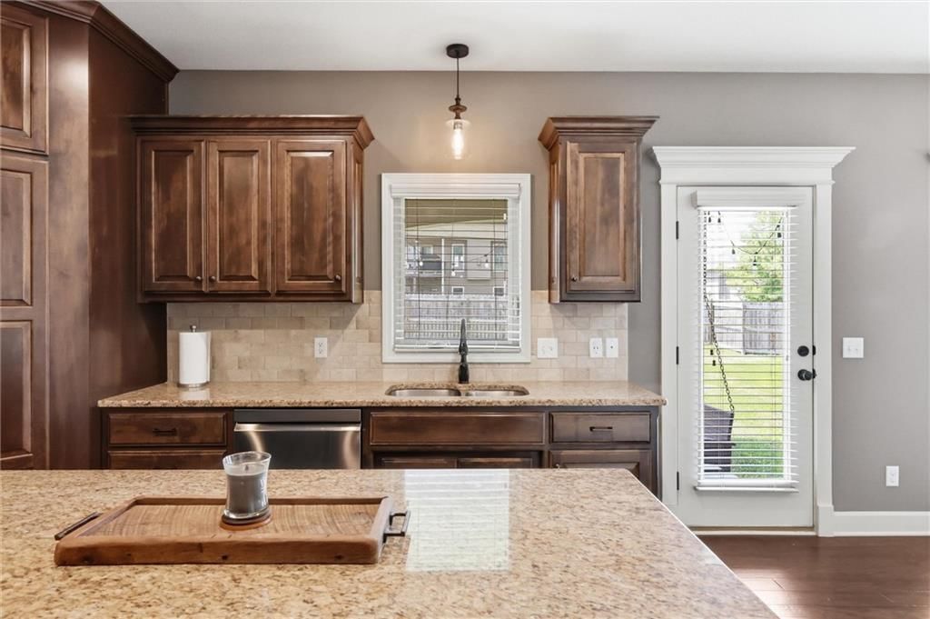 1729 Cambridge Circle — photo 14