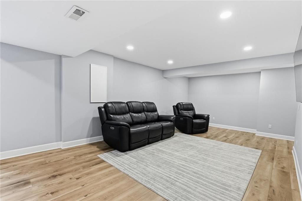 1729 Cambridge Circle — photo 34