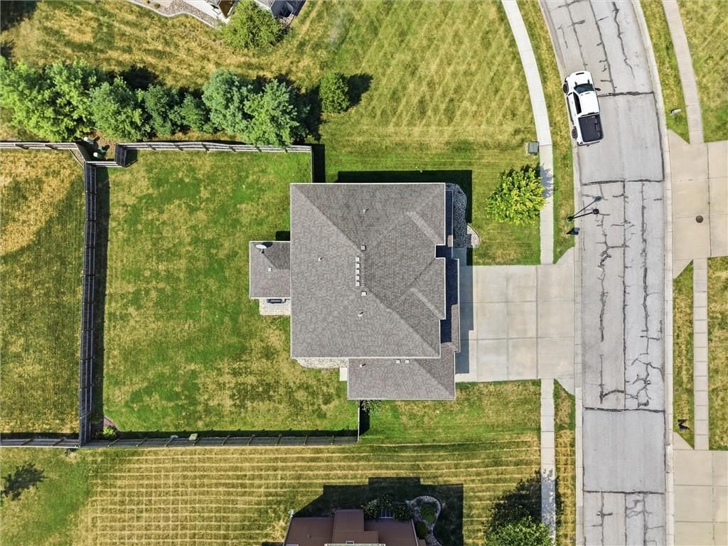 1729 Cambridge Circle — photo 48
