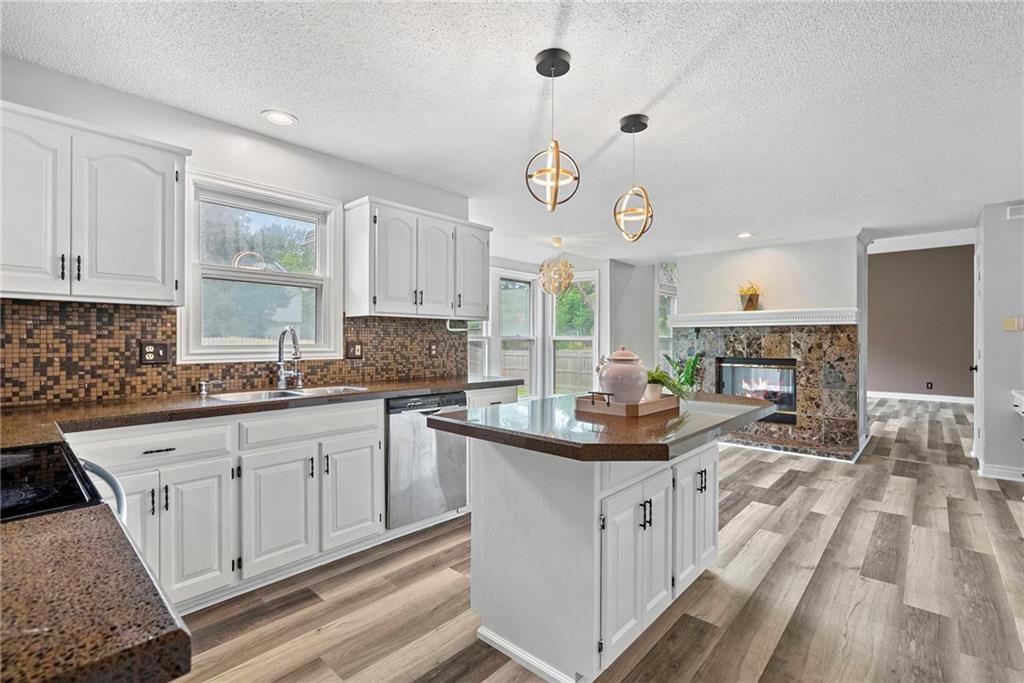 1361 S Hunter Drive — photo 14