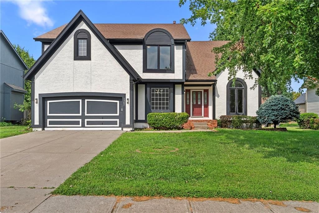 1361 S Hunter Drive, Olathe, KS: listing photo 3