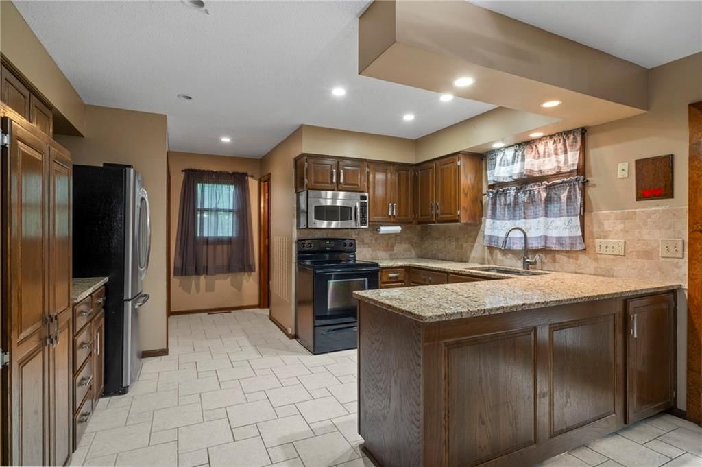 3144 Lakeview Circle — photo 11