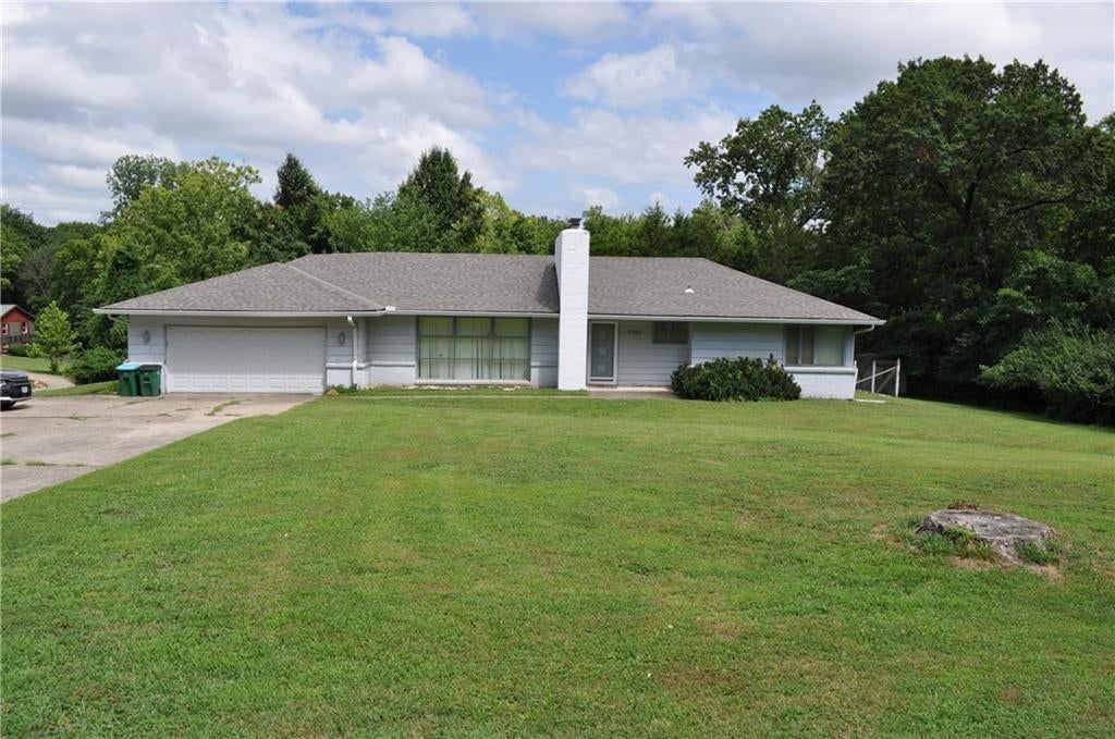 7515 NW Lake Road — photo 1