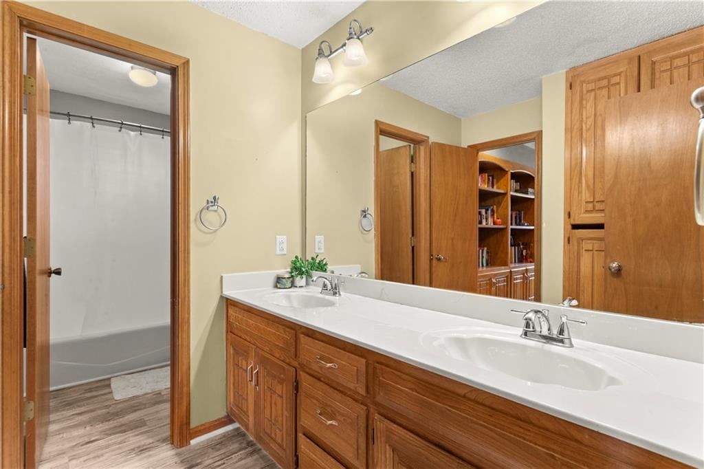 4401 NE Hoit Drive — photo 43