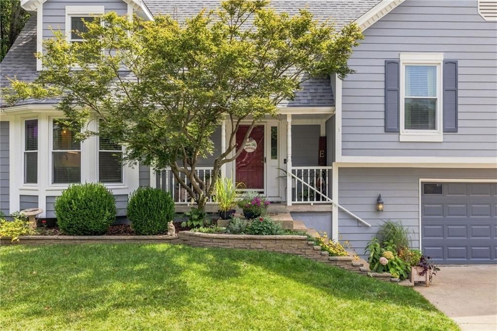 947 E Oakview Street — photo 2