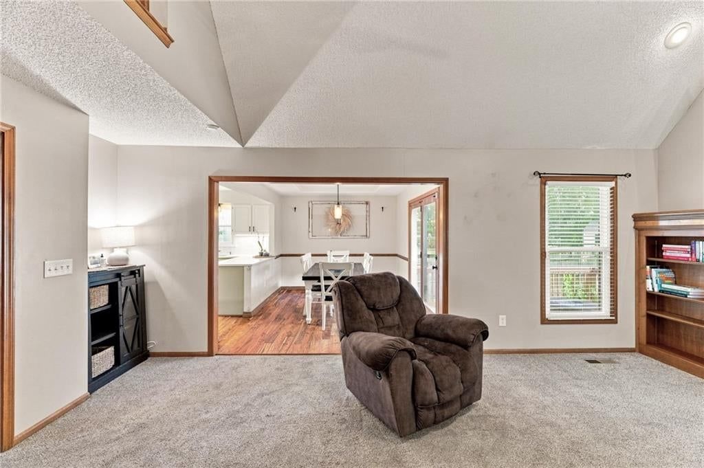 947 E Oakview Street — photo 14