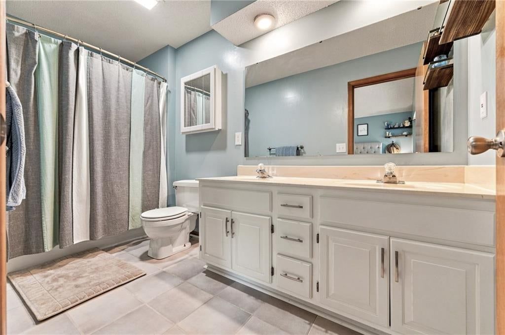 947 E Oakview Street — photo 31