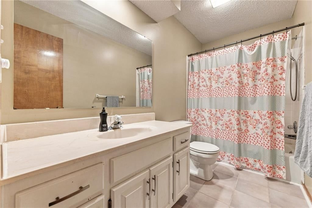 947 E Oakview Street — photo 36