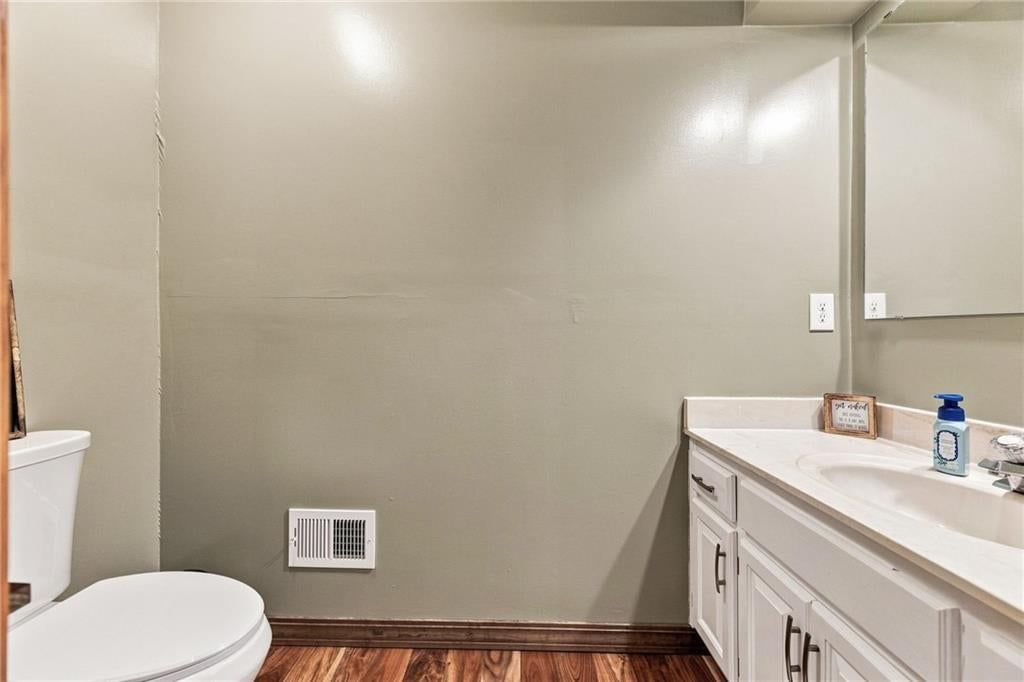 947 E Oakview Street — photo 42