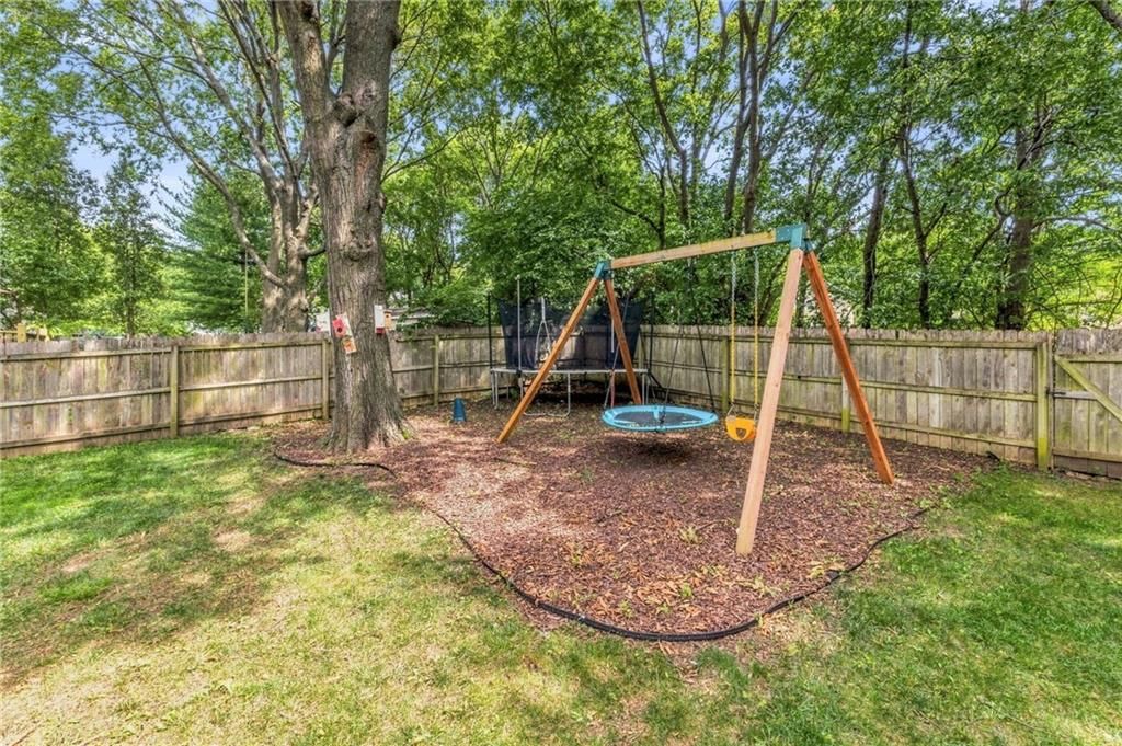 947 E Oakview Street — photo 48