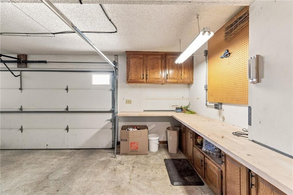 947 E Oakview Street — photo 50
