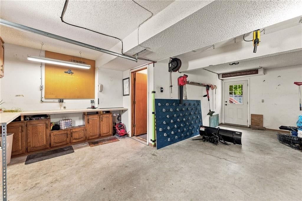 947 E Oakview Street — photo 51