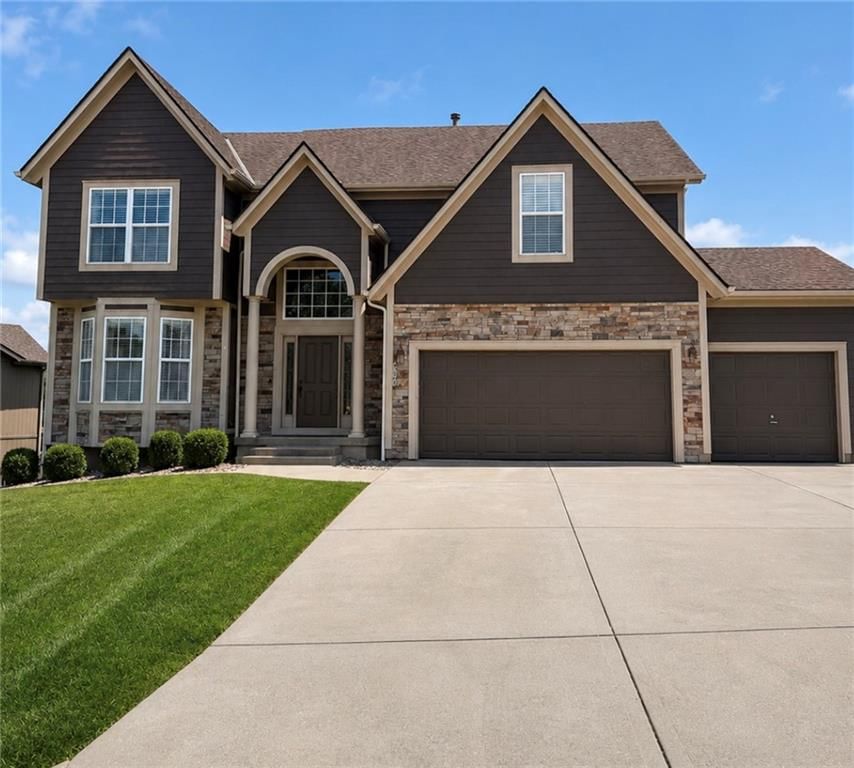2221 SW Hawk View Road — photo 1