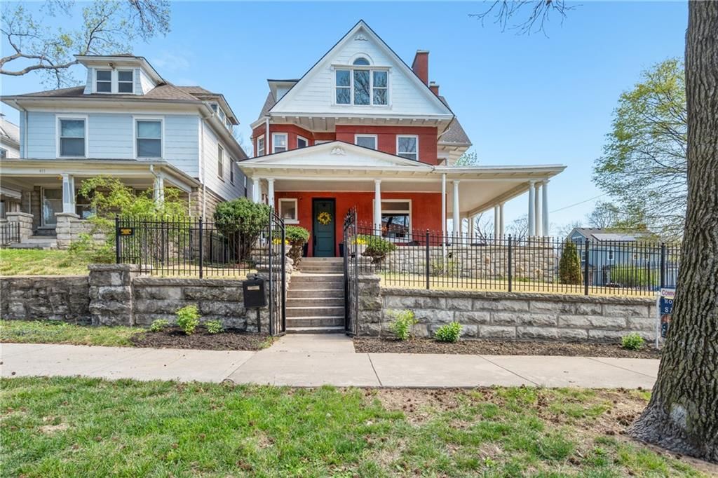 415 Benton Boulevard — photo 1