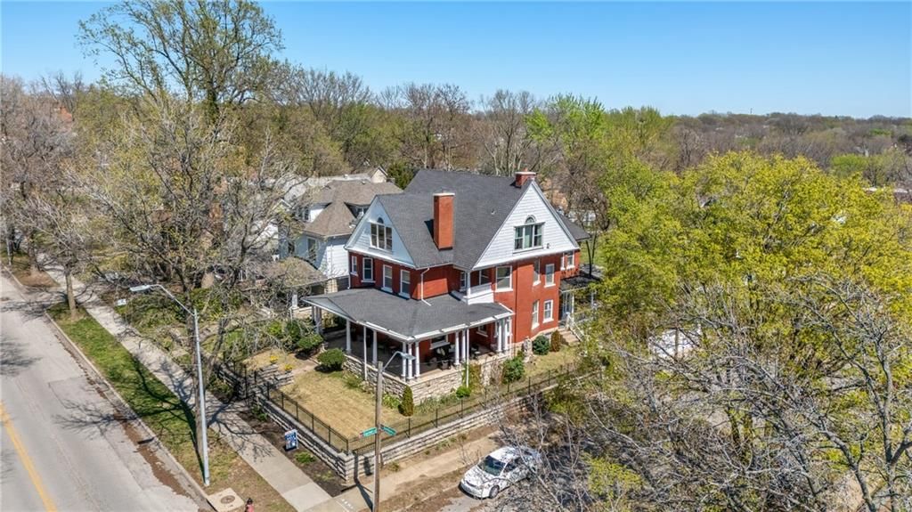 415 Benton Boulevard — photo 63