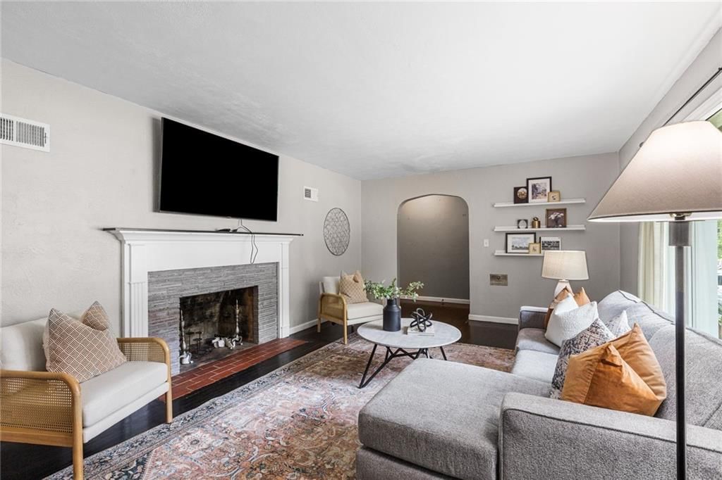 5627 Russell Street — photo 9